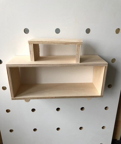 wood box jumbo peg w/flat riser